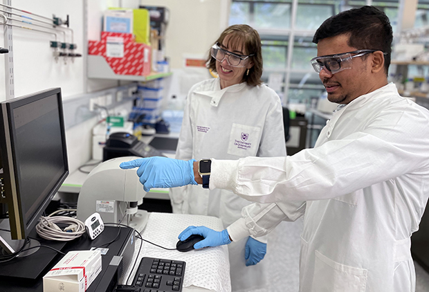 Amanda Kijas and PhD candidate Ramanathan Yegappan looking at a computer in the lab.