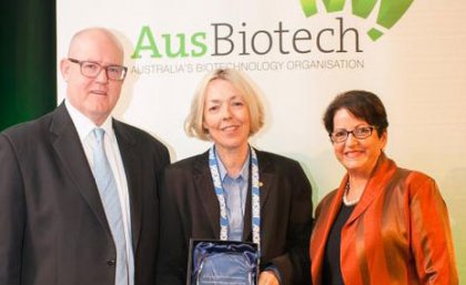 Professor Maree Smith (centre), with Johnson & Johnson Medical CEO Gavin Fox-Smith and AusBiotech CEO Dr Anna Lavelle