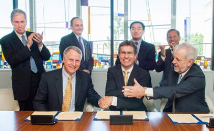 Signing the QED Alliance: (back, from left) Professor David Stephens, Emory; Mr Stephen Sencer, Emory, Professor Max Lu, UQ; Professor Dennis Liotta, Emory; (front) Dr James Wagner, Emory; Professor Peter Høj, UQ, Professor Frank Gannon, QIMR.