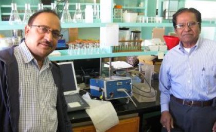 Dr RCN Rachaputi (left) and Dr Chari Kandala (USDA scientist) with the prototype system for measuring nut-in-shell moistures.