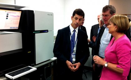 Professor Matt Brown (Director of the UQ Diamantina Institute) talks with Professor Ian Frazer (CEO of the TRI) and Premier Anna Bligh about UQDI’s state-of-the-art genomics facilities