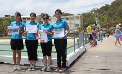 UQ Chinese students Julie Wu, Jonnie Wang, Yolanda Li and Stephanie Tan