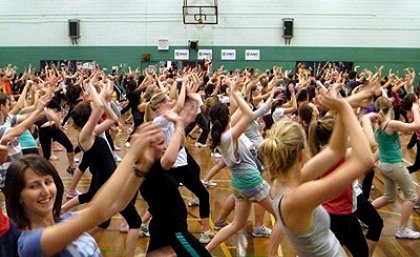 400 people try ZUMBA 400 people try ZUMBA