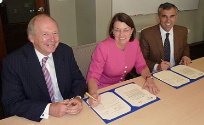 L-R: Professor Peter Gray, AIBN Director, Queensland Premier Anna Bligh, John Melo, CEO of Amyris Biotechnologies. L-R: Professor Peter Gray, AIBN Director, Queensland Premier Anna Bligh, John Melo, CEO of Amyris Biotechnologies.