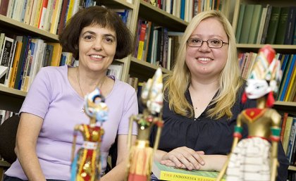 Ms Pohlman (right) with PhD supervisor Associate Professor Helen Creese