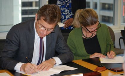 The agreement was signed by UQ President and Vice-Chancellor, Professor Peter Høj, and World Bank Director of Operations, Dr Ethel Sennhauser. The agreement was signed by UQ President and Vice-Chancellor, Professor Peter Høj, and World Bank Director of Operations, Dr Ethel Sennhauser.