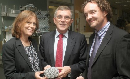 Professor Melissa Little, Minister Ian Walker and Professor Justin Cooper-White at the announcement that Uniquest has signed an agreement with Organovo to print kidney tissue.