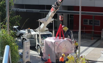 Siemens' workers prepare Australia's first PET/MRI hybrid scanner to be lowered into UQ's Centre for Clinical Research.