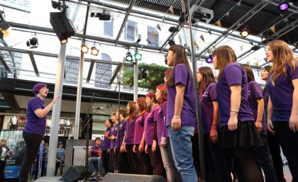 Vicki Bos with the ICTE-UQ choir