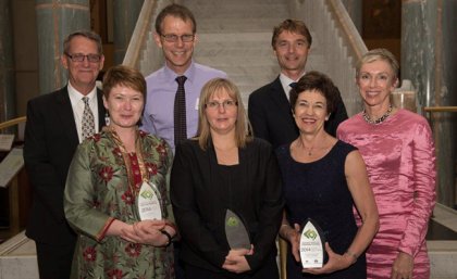 From left to right, back to front: Professor Paul Young HoS Chemistry and Molecular Biosciences, Associate Professor Martin Crotty HoS History Philosophy, Religion and Classics, Associate Professor John Steen UQ Business School, Associate Professor Susan Rowland School of Chemistry and Molecular Biosciences, Dr Janette McWilliam School of History Philosophy, Religion and Classics, Professor Polly Parker UQ Business School and Pro Vice Chancellor (Teaching and Learning) Professor Doune Macdonald