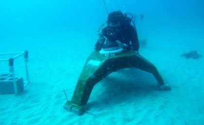 A diver services monitoring frames during a dredge trial in northern Moreton Bay. A diver services monitoring frames during a dredge trial in northern Moreton Bay.