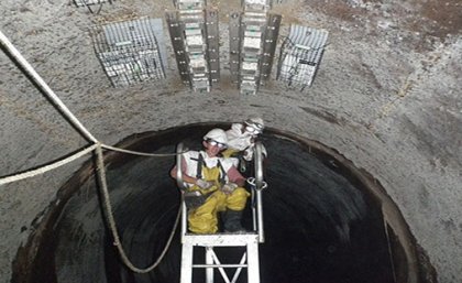 Researchers installing/retrieving coupons in a Gold Coast sewer Researchers installing/retrieving coupons in a Gold Coast sewer