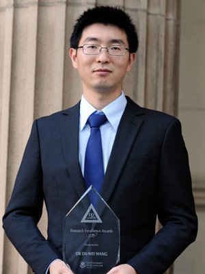 Dr Da-Wei Wang's work on prolonging battery life has won him a Research Excellence Award from The University of Queensland (UQ). Dr Da-Wei Wang's work on prolonging battery life has won him a Research Excellence Award from The University of Queensland (UQ).