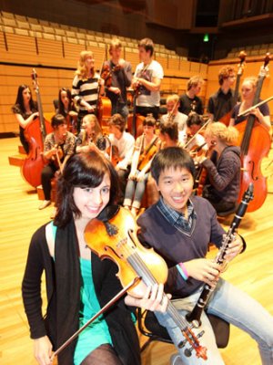 Tess McLennan, Geoffrey Wu, and some of the UQ members of the Queensland Symphony Orchestra. Tess McLennan, Geoffrey Wu, and some of the UQ members of the Queensland Symphony Orchestra.