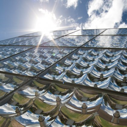 “The concentrating photovoltaic solar tracking array is a high-visibility flagship for the overall UQ solar project.” Professor Paul Meredith “The concentrating photovoltaic solar tracking array is a high-visibility flagship for the overall UQ solar project.” Professor Paul Meredith