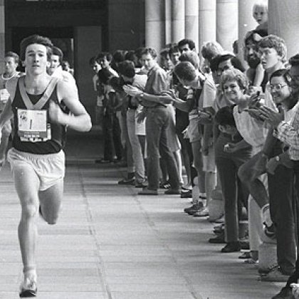 Richard Bonner leads during a heat of the inaugural Great Court Race in 1985