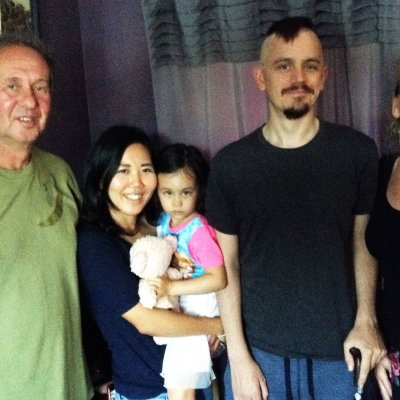 Leigh Sainty and his mother Rose (right), with wife Yuka, daughter Momo and stepfather Stuart McKenzie (left)