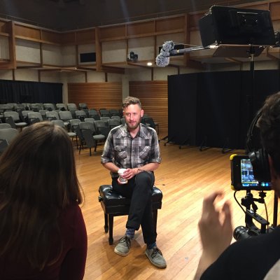 Tim Munro working with students in UQ’s School of Music