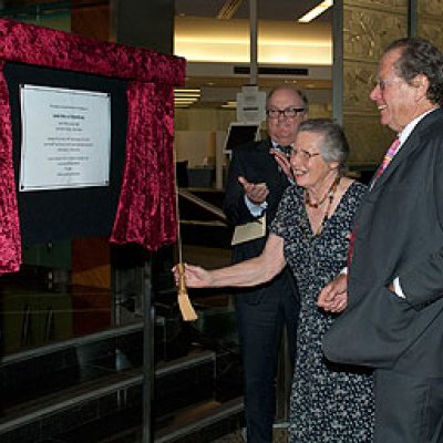 From left: Chief Justice of the Federal Court Patrick Keane; Mrs Elizabeth Barry and Sir Thomas Atkin Morison unveil a replica plaque