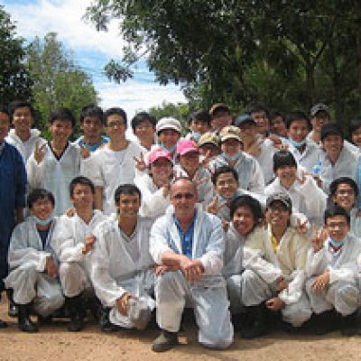 Dr Philip Chamberlain from The University of Queensland with students from the advanced veterinary program at Nong Lam University in Ho Chi Minh City.