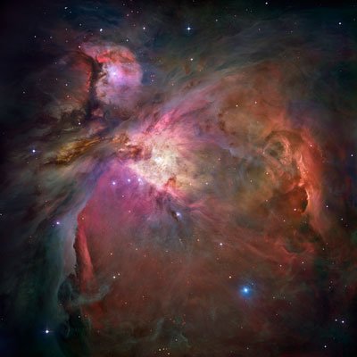 Overview image of the Orion Nebula with the star cluster at its centre. The possible black hole would reside somewhere between the four bright stars which mark the centre of the star cluster. These stars form the famous Trapezium of the Orion Nebula Cluster. © Photo: NASA/ESA/Hubble Space Telescope