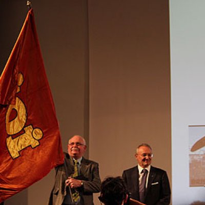 AMT Executive Director Professor Peter Taylor accepts the official IOI flag at this year’s closing ceremony held in Lake Garda, Italy, last month. Australia will be hosting next year’s Olympiad, to be held at UQ’s St Lucia campus. (Image courtesy of Daniel Graf)