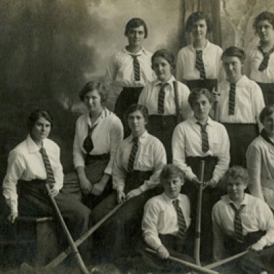 A 1918 photo from the UQ Women's Hockey Club.