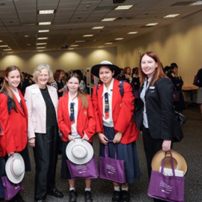 Professor Elizabeth Blackburn with students.