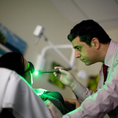 Associate Professor Camile Farah of the UQ School of Dentistry.