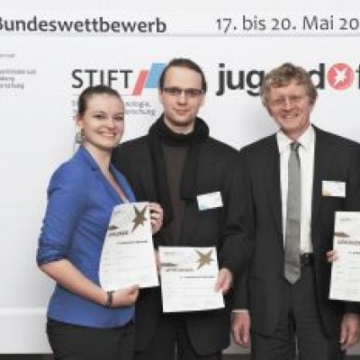 German delegation (from left) Ulrike Franz, Florian Ettlinger, and Anna Taranko with UQ representative Reinhard Flessner (third from left). Photo: Jugend Forscht.