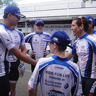 UQ student Jefferson Mac (left) meets Ride for Life Challenge ambassador Robbie McEwen after the race