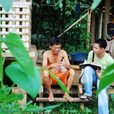 Jaime Manalo IV speaking to locals as part of his work with the Philippine Rice Research Institute. Photo provided by PhilRice/Al Benavente.