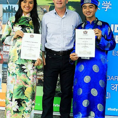 UQ Brisbane International Student Ambassador Quoc Duy Tran (right) with former Lord Mayor Campbell Newman