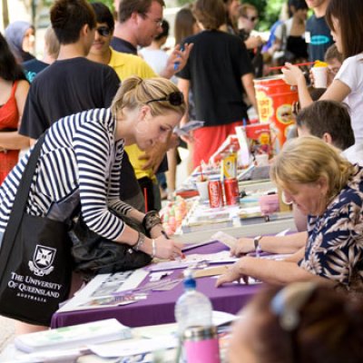 Students sign-up for activities at Orientation Week 2010