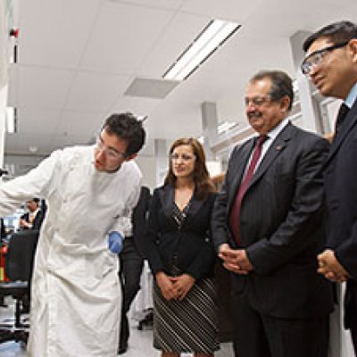 PhD student Sean Muir, AIBN’s Dr Denisa Jurcakova, Dow chairman and CEO Andrew Liveris and Professor Max Lu