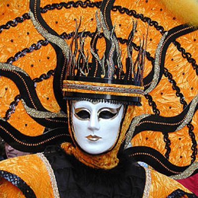 A colourful mask worn during Carnival in Venice. Image: Alexander Wallnöfer