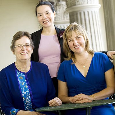 (from left) 2009 Alumnus of the Year Else Shepherd, AM, 2009 International Alumnus of the Year Thi Ngoc Diep Nguyen and 2009 Young Alumnus of the Year Dr Catherine Schuetze