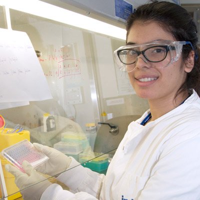 IMB student Cindy Bermudez spent her holidays studying plants, bacteria and fungi in an effort to find treatments for infectious diseases.