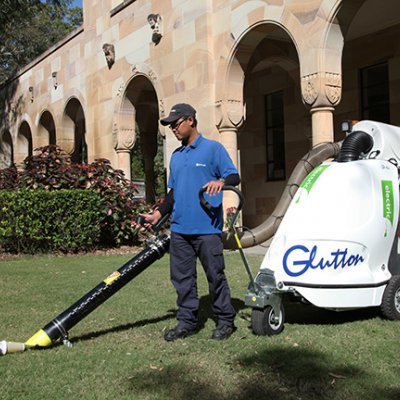 The ‘Glutton’, is a dust-, noise- and exhaust-free litter vacuum that will cut carbon emissions