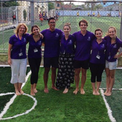 Caption: Clinical Educator Teresa Quinlan joins students Tereza Stillerova, Anthony Truong, Kaitlin Nielsen, Joseph Bisgrove, Ashleigh Allman and Rachel Lucas at the outdoor area (not pictured: Allison Mandrusiak). 