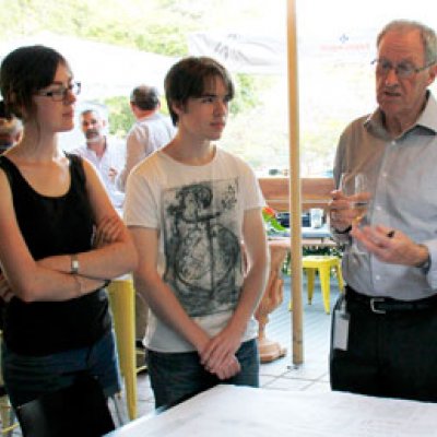 Journalism students meet with lecturer Bruce Woolley to discuss reporting on the G20.