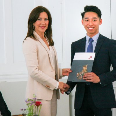 Shi Pui Ng receiving the Crown Princess Mary Scholarship from HRH The Crown Princess