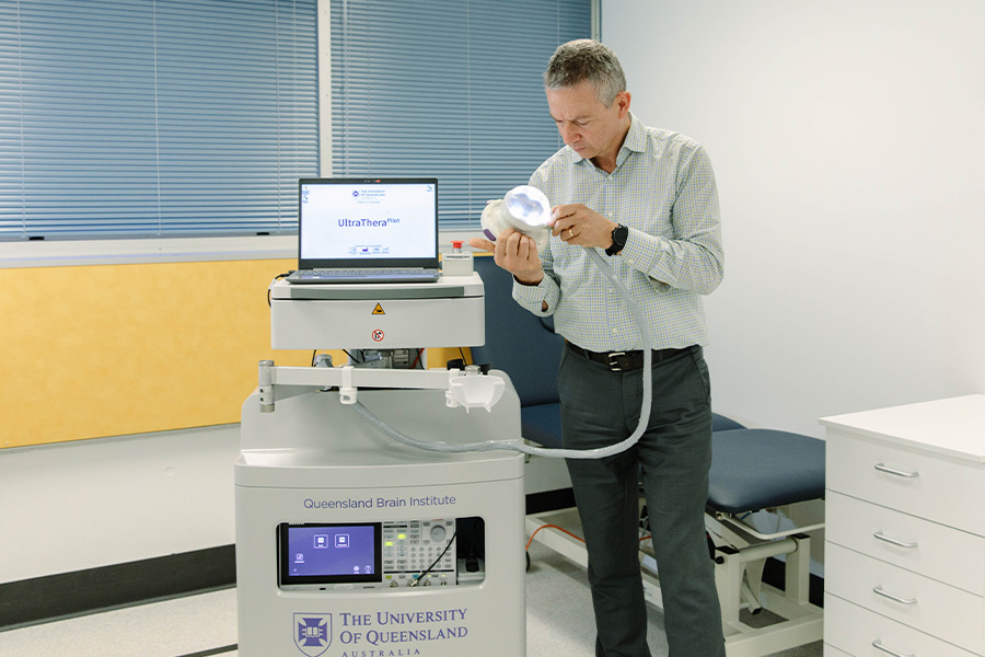Jürgen Götz and a low-intensity ultrasound machine.